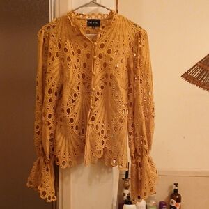 THE SANG. Women's MustardYellow/Gold Lace Top.‎ Sz.L